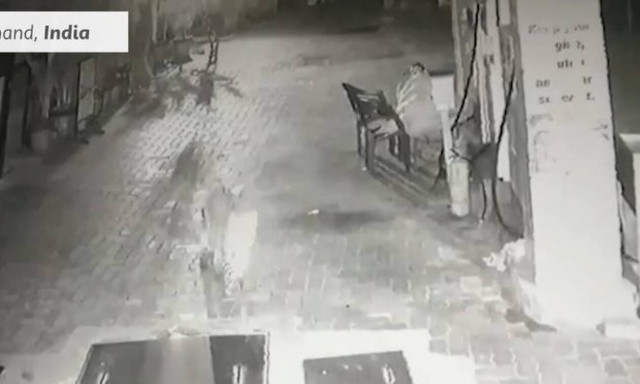 Αποκοιμήθηκε εν ώρα εργασίας - Έπαθαν σοκ όταν ανακάλυψαν τι είχε συμβεί 