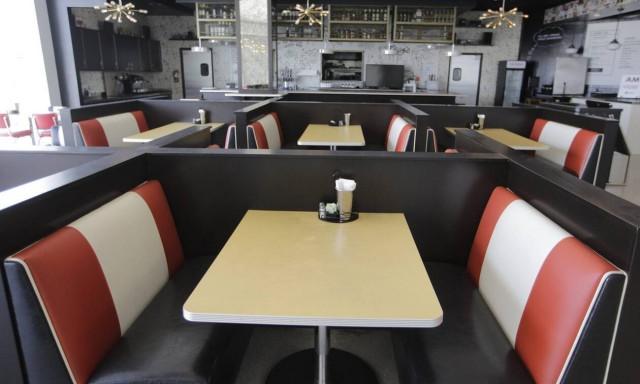 Κορονοϊός στις ΗΠΑ: Κλείνουν μπαρ και εστιατόρια στην Καλιφόρνια για τρεις εβδομάδες