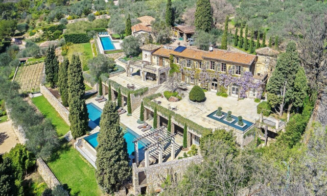 Brigitte Bardot: Πουλάει τη βίλα της στις Κάννες (pics)