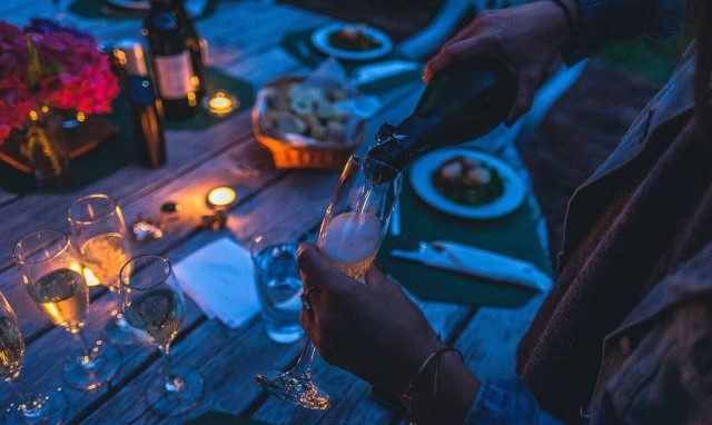 Κορονοϊός: Σάλος με πάρτι - Όποιος κολλήσει τον ιό... κερδίζει