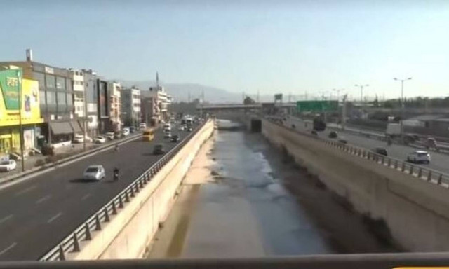 Κηφισός: Ψαρεύουν κέφαλους στο ύψος του Ρέντη (video)