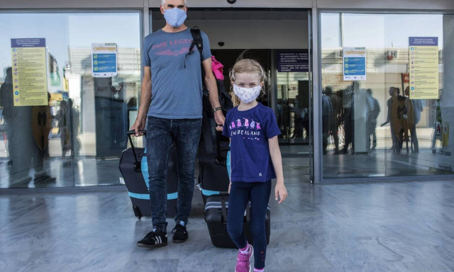 Πανικός στη Ρόδο με απευθείας πτήση από Σουηδία - Τι απαντά ο Θεοχάρης