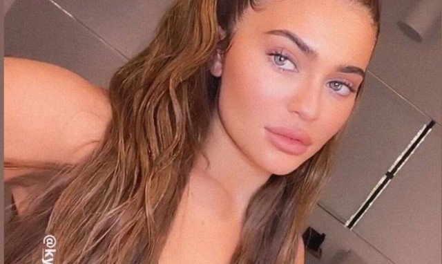 Kylie εσύ; Αγνώριστη για μια ακόμα φορά η Jenner (pics)