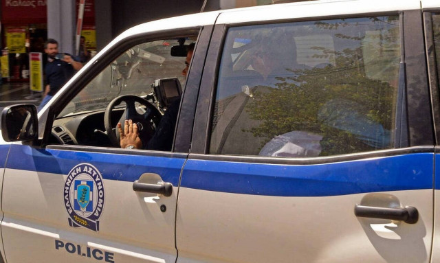 Λήξη συναγερμού στη Θεσσαλονίκη: Τι περιείχε η ύποπτη βαλίτσα (pics)