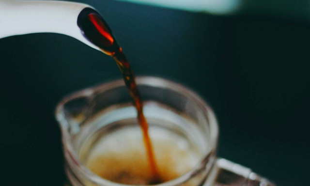 Σταμάτησες τον καφέ και πίνεις μόνο τσάι; Τι θα συμβεί στον οργανισμό σου;