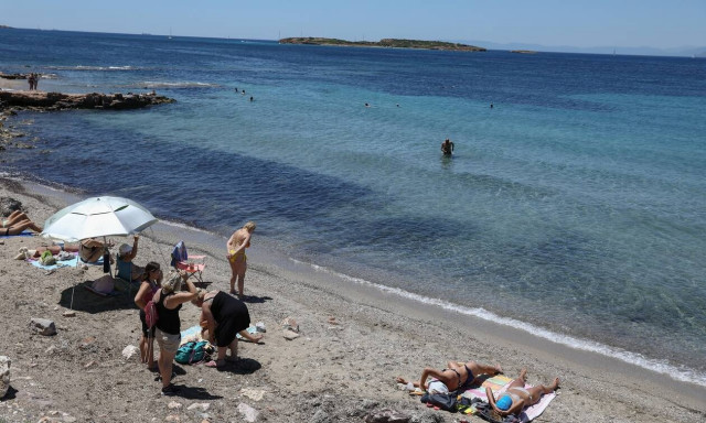 Καβάλα: Μετανάστης και ναυαγοσώστης έσωσαν δύο άτομα που κινδύνεψαν να πνιγούν