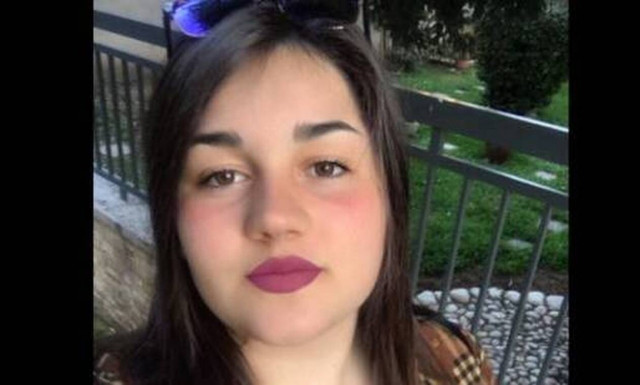 Ράγισαν καρδιές στην κηδεία της 19χρονης Μάρθας (pics)