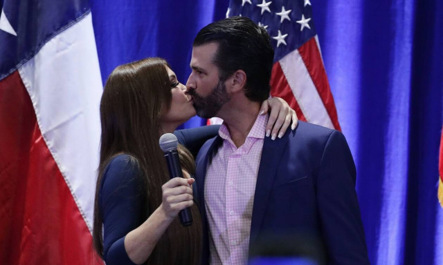 Κορονοϊός: Θρίλερ με τη σύντροφο του Ντόναλντ Τραμπ τζούνιορ