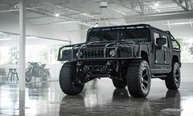 Αυτό το Hummer H1 είναι πανίσχυρο και πανάκριβο!