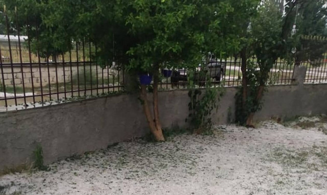 Κοζάνη: Ο καιρός... τρελάθηκε! - Το έστρωσε από το χαλάζι (pics+vid)