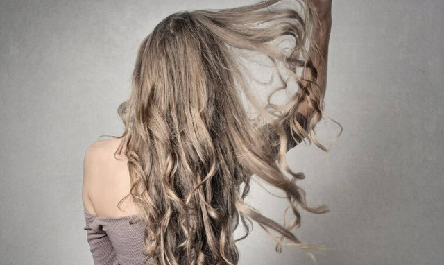 Η πιο αποτελεσματική μάσκα μαλλιών με μέλι και μπανάνα