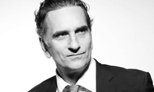 Ο Ψαρράς μιλάει για τη ζωή στην Αμερική και την ομοιότητα με τον McConaughey