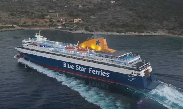 Χίος: Μάγκας καπετάνιος κάνει απίστευτη μανούβρα στο λιμάνι