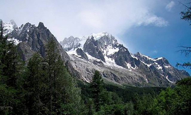 Γιατί οι Άλπεις βάφτηκαν... ροζ: Ανησυχία στους επιστήμονες