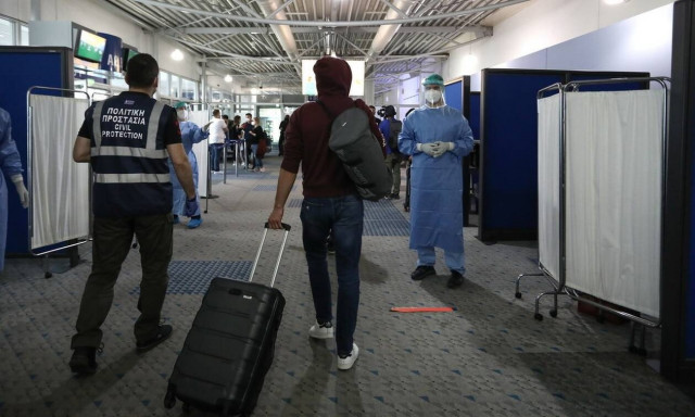 Κορονοϊός: Δύο κρούσματα σε τουρίστες στην Κρήτη - Έκτακτη σύσκεψη στη Θράκη