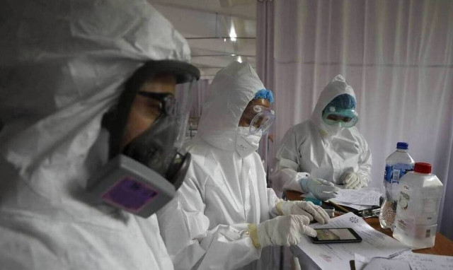 Κορoνοϊός – Επικεφαλής FDA: Δεν μπορώ να προβλέψω πότε θα έχουμε το εμβόλιο