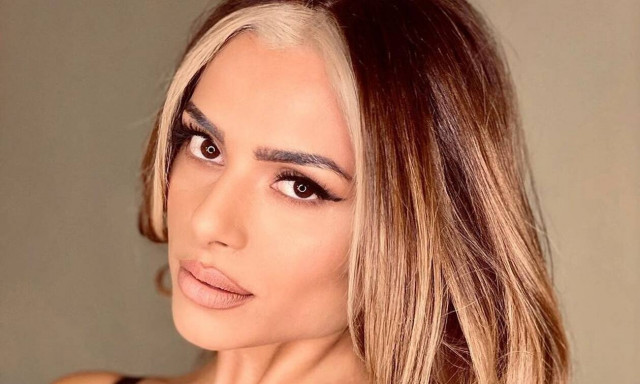  Ελευθερία Ελευθερίου: Χαίρεται το καλοκαίρι και δεν σταματά να ποζάρει με sexy μαγιό (pics)