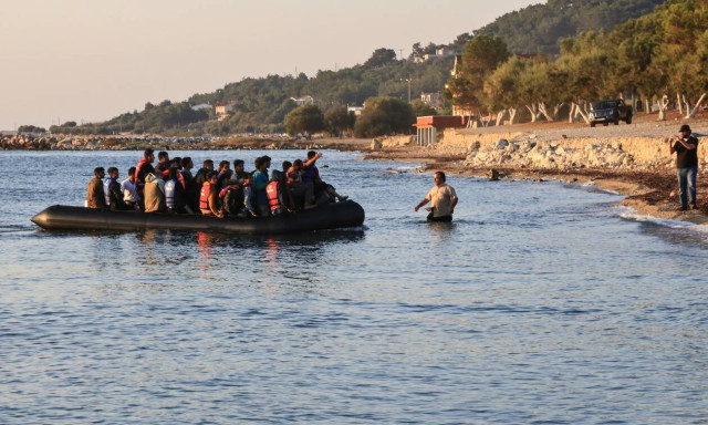 Boat with migrants and refugees arrived at Mytilene on Sunday