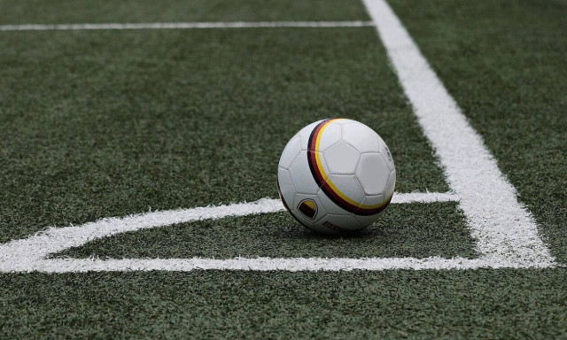 Βίντεο - σοκ: Κεραυνός χτυπάει 16χρονο ποδοσφαιριστή την ώρα της προπόνησης