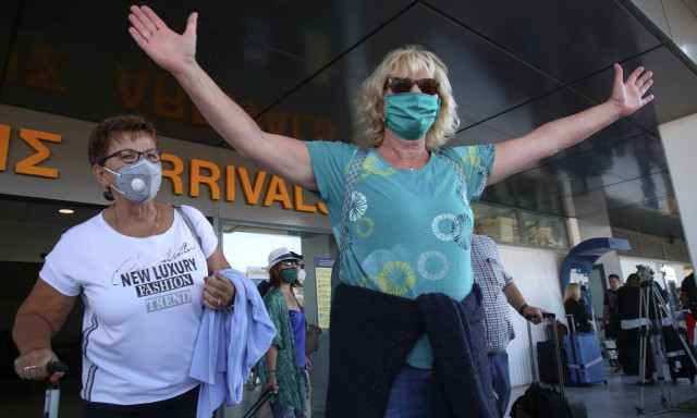 Απίστευτο: Τουρίστρια με κορονοϊό έκανε τις... βόλτες της στην Κρήτη