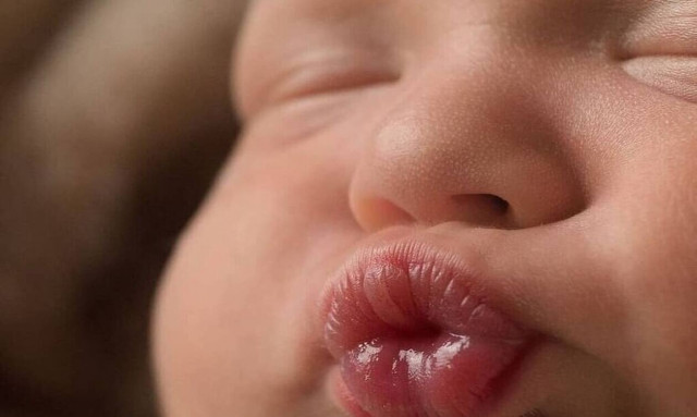 #InternationalKissingDay: Αυτά τα μωρά τρέλαναν το διαδίκτυο