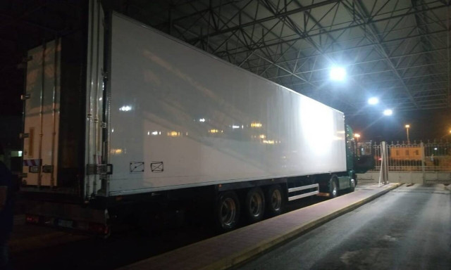 Πάτρα: Έκρυβαν αλλοδαπούς σε φορτηγά και τους προωθούσαν παράνομα στην Ιταλία