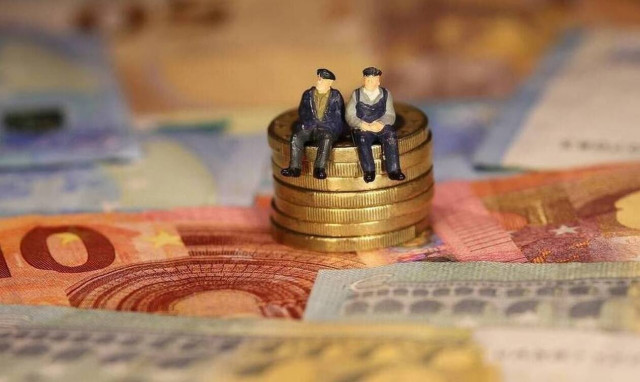 Σήμερα το βράδυ πληρώνονται τα αναδρομικά των επικουρικών - Αναλυτικά τα ποσά 