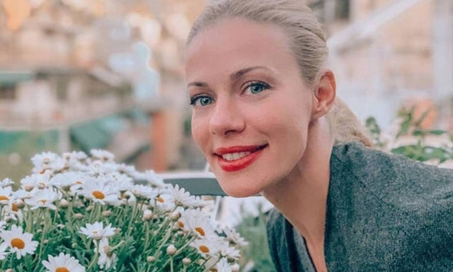 Έχεις δει την Ζέτα Μακρυπούλια με μαγιό; Απίστευτο σώμα!