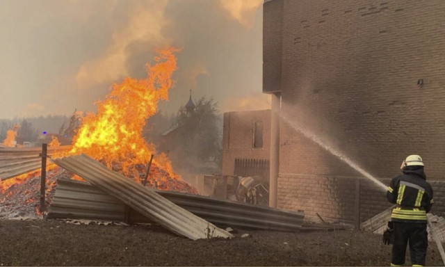Ουκρανία: Συνεχίζεται η μάχη με τις φλόγες - Τουλάχιστον 5 νεκροί (vids)