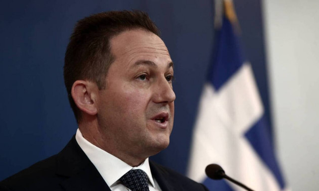 Πέτσας για συνέντευξη Τσίπρα: Δυσφημεί την πατρίδα μας στο εξωτερικό