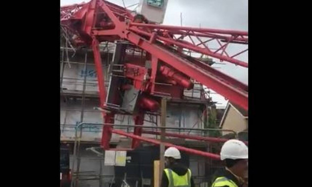 Λονδίνο: Γερανός καταπλάκωσε κτήριο - Τέσσερις τραυματίες (vid)