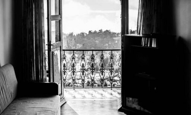 Πέταξε μπουκάλι από το μπαλκόνι: Πέτυχε 4χρονη που περνούσε από κάτω