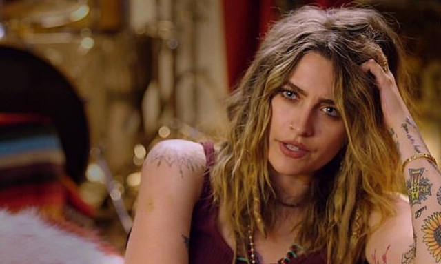 Paris Jackson: «Προσπάθησα να αυτοκτονήσω πολλές φορές. Έκοβα και έκαιγα τον εαυτό μου» (vid)