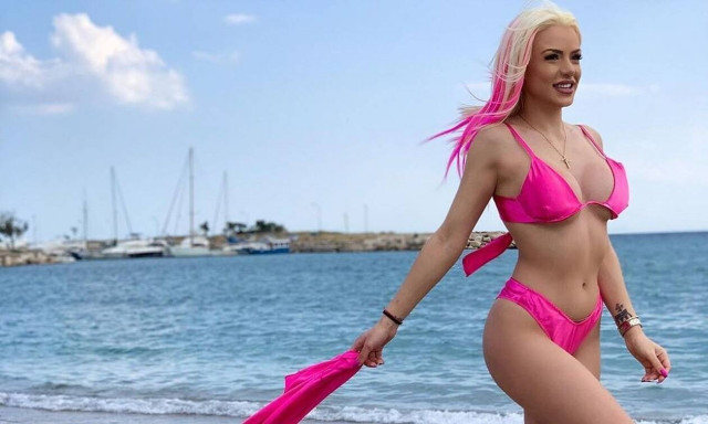 Στέλλα Μιζεράκη: Το ατύχημα και η προσπάθεια για μοιραία πόζα (pics)