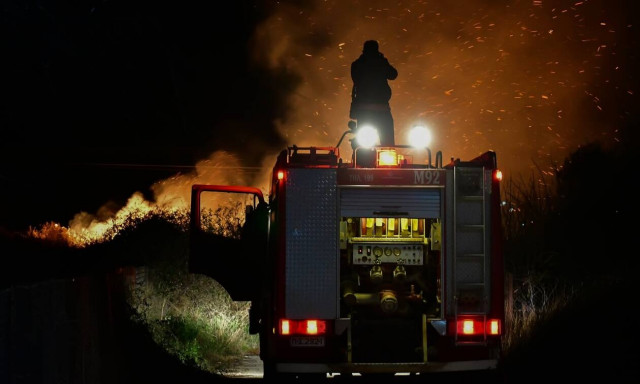 Φωτιά Σάπες: Ολονύχτια μάχη με τις φλόγες - Απειλήθηκαν κατοικίες