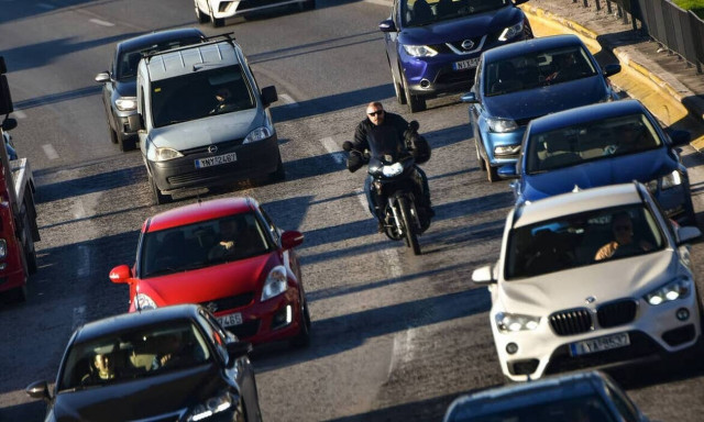 Τέλη ταξινόμησης: Πόσο πέφτει η τιμή στα υβριδικά αυτοκίνητα