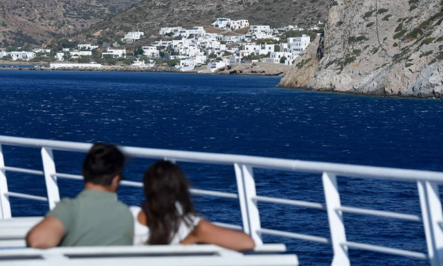 Καιρός: Ηλιόλουστη η Πέμπτη - Μελτέμια στο Αιγαίο (pics)