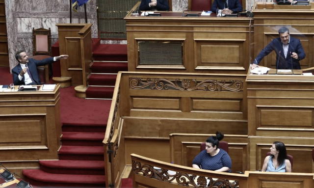 Διαδηλώσεις: Άγρια κόντρα Μητσοτάκη-Τσίπρα στη Βουλή - «Φασισμός η τυφλή βία»