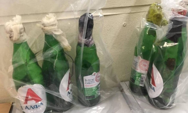 Βόμβες μολότοφ εντόπισε η Αστυνομία στο Σύνταγμα (pics)