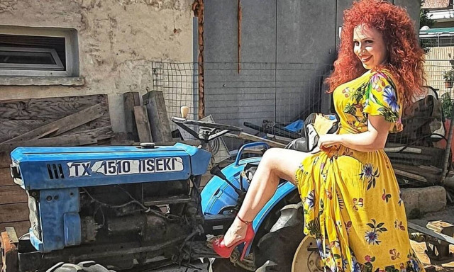 Η Σοφία Κουρτίδου και τα… αληθινά παιχνίδια για αληθινές γυναίκες! (vid)