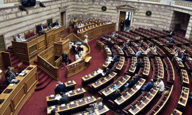 Live από τη Βουλή η συζήτηση για το νομοσχέδιο για τις πορείες 