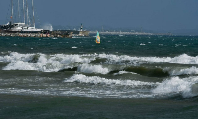 Πάτρα: Λήξη συναγερμού για τον σέρφερ που αγνοείτο