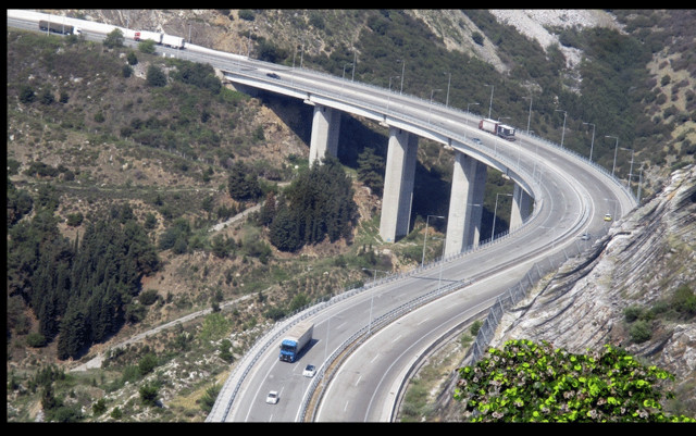 Τραγωδία στην Εγνατία Οδό: Νεκρός άνδρας που έπεσε από γέφυρα