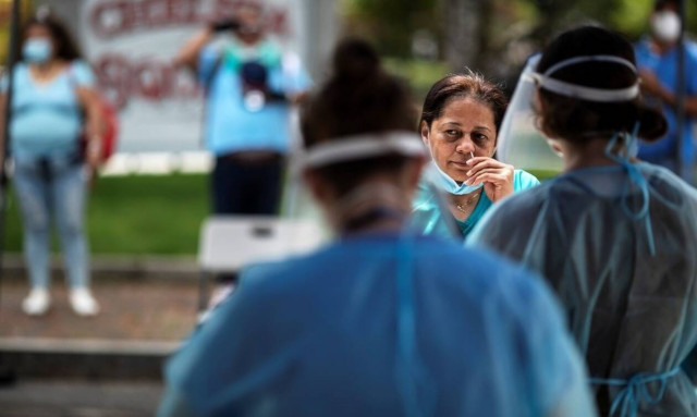 Κορονοϊός: Αγωνία στους επιστήμονες για την αύξηση των κρουσμάτων