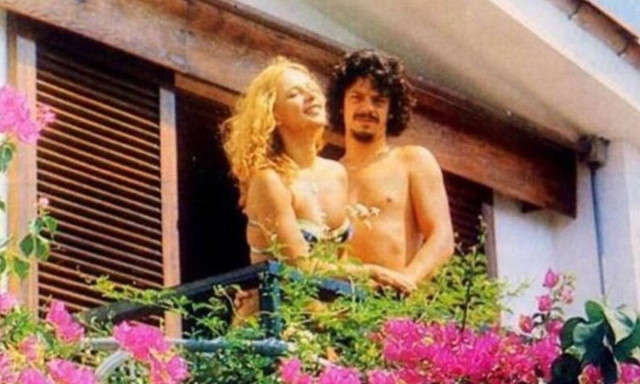 Αλίκη Βουγιουκλάκη: Οι αδημοσίευτες φωτογραφίες στην αγκαλιά του Μπονάτσου