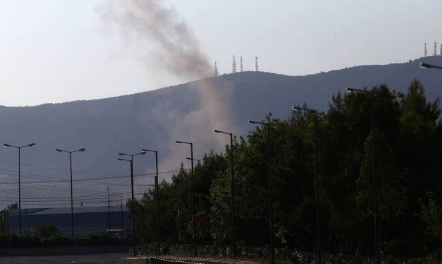 Ελευσίνα: Καρέ-καρέ η ελεγχόμενη έκρηξη πυρομαχικών στο στρατιωτικό αεροδρόμιο