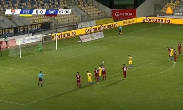 Απίστευτο: Αστόχησαν 3 φορές με 3 διαφορετικούς παίκτες στο ίδιο πέναλτι!