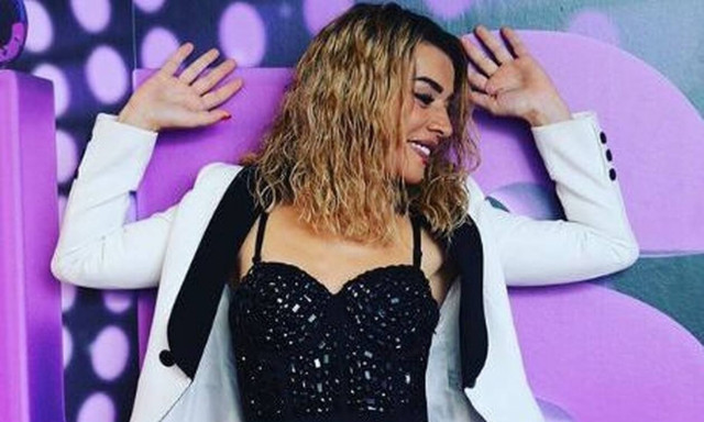 Έρρικα Πρεζεράκου: Έβαλε «φωτιά» στο J2US - Η σέξι εμφάνισή της