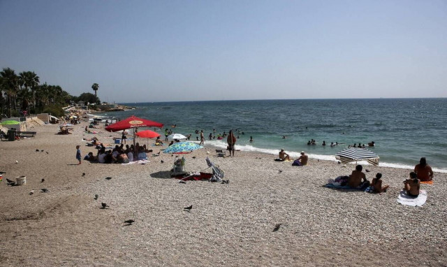 Καιρός: Έως 37 βαθμούς η θερμοκρασία την Κυριακή - Ισχυρό το μελτέμι στο Αιγαίο