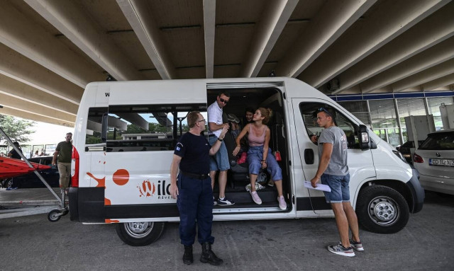 Κορονοϊός: Θετική στον ιό πενταμελής οικογένεια Σέρβων - Παραθέριζε στην Λευκάδα